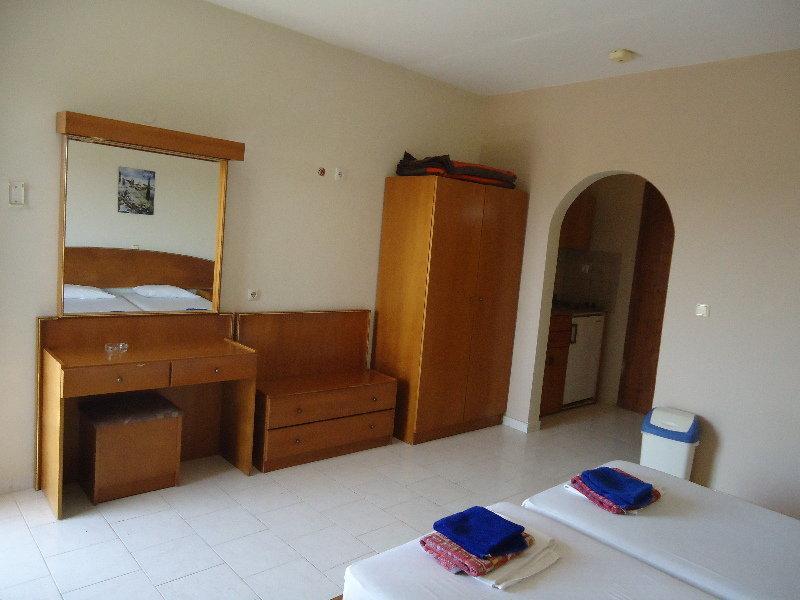 Lyristis Dinos Studios & Apartments Faliráki Kültér fotó